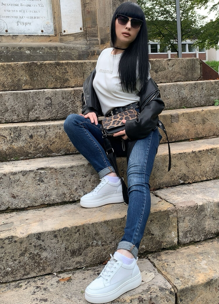  54449378  , 40 ,    Bielefeld