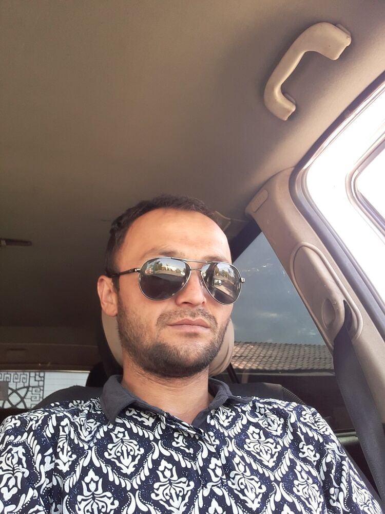  19414418  Alek, 39 ,    