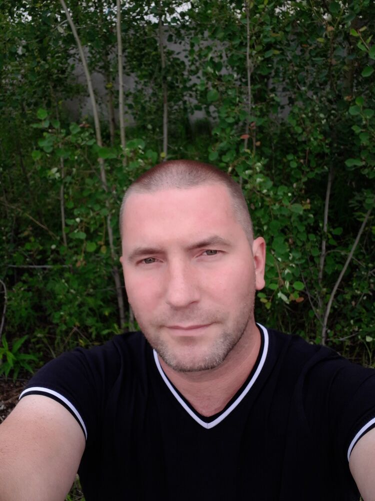  21121878  Sergey, 44 ,    