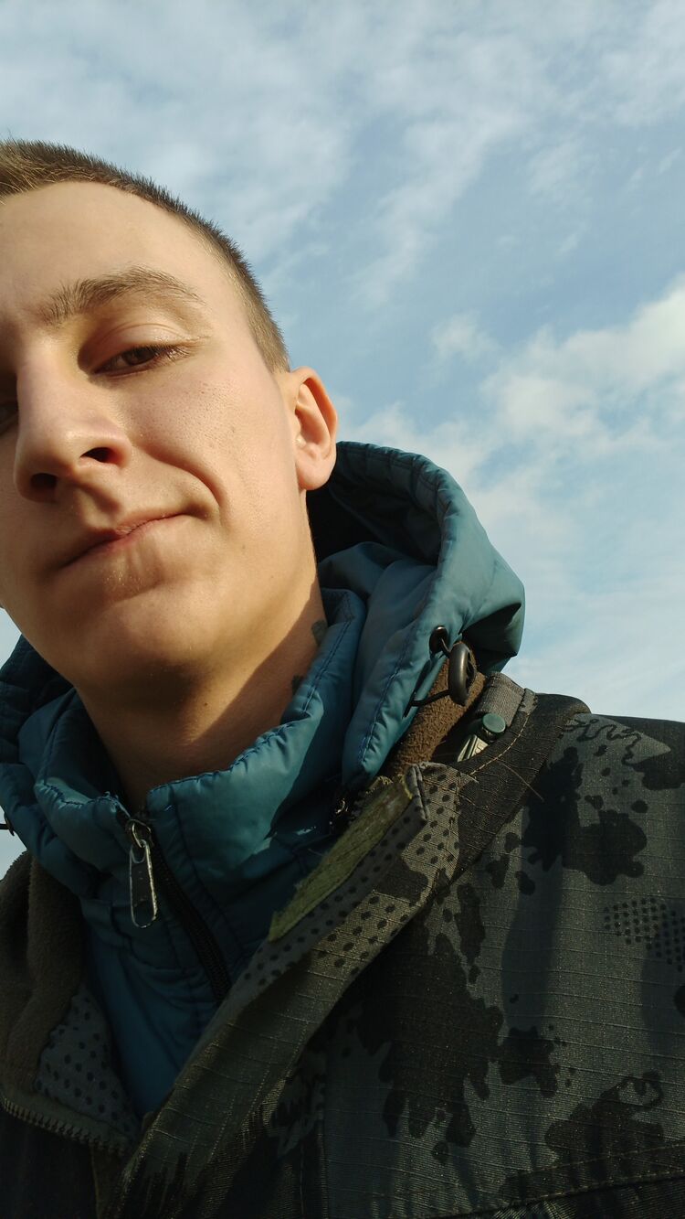  46986008  , 21 ,    