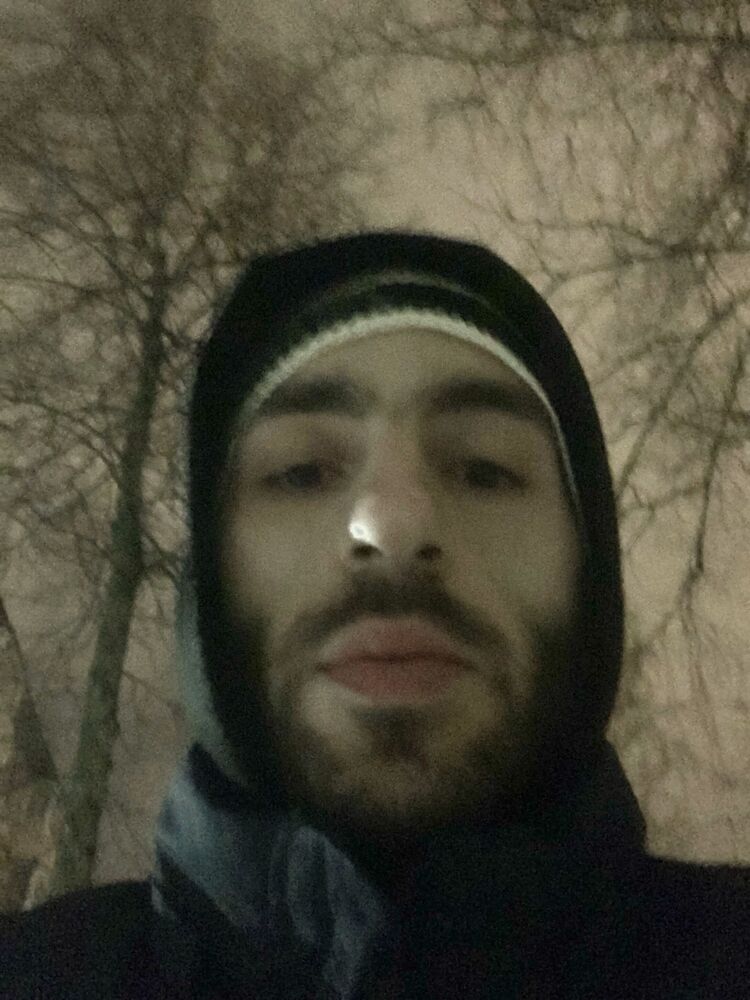  45740038  Gevorg, 31 ,    
