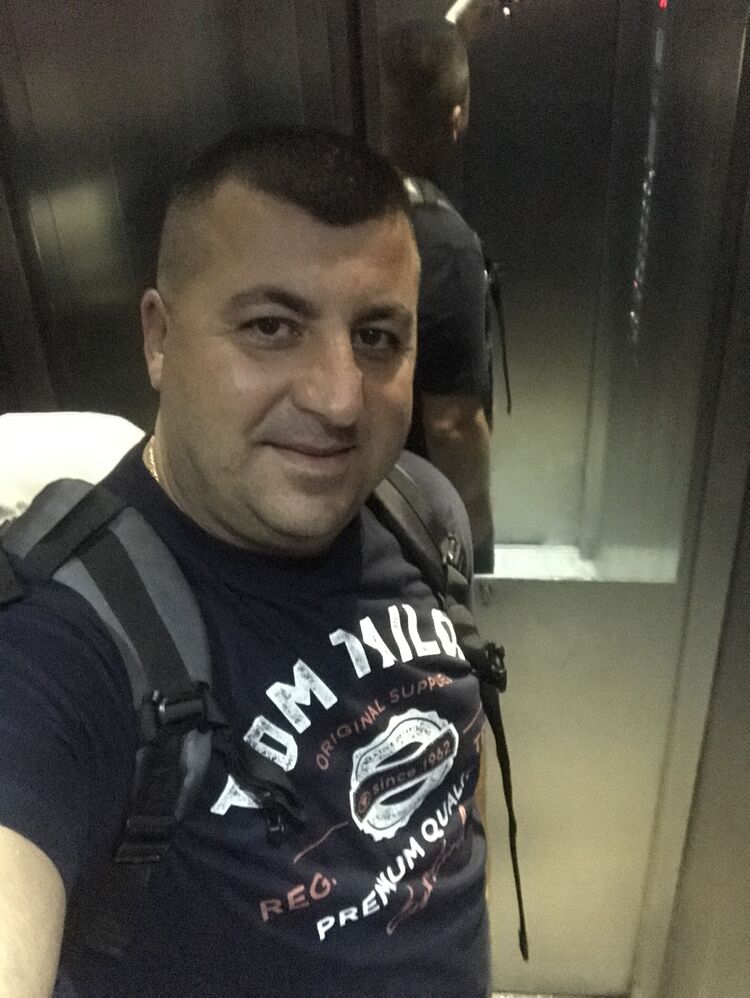  38596968  Arman, 41 ,    