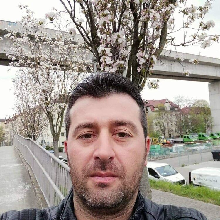  22360928  Serkan, 44 ,    