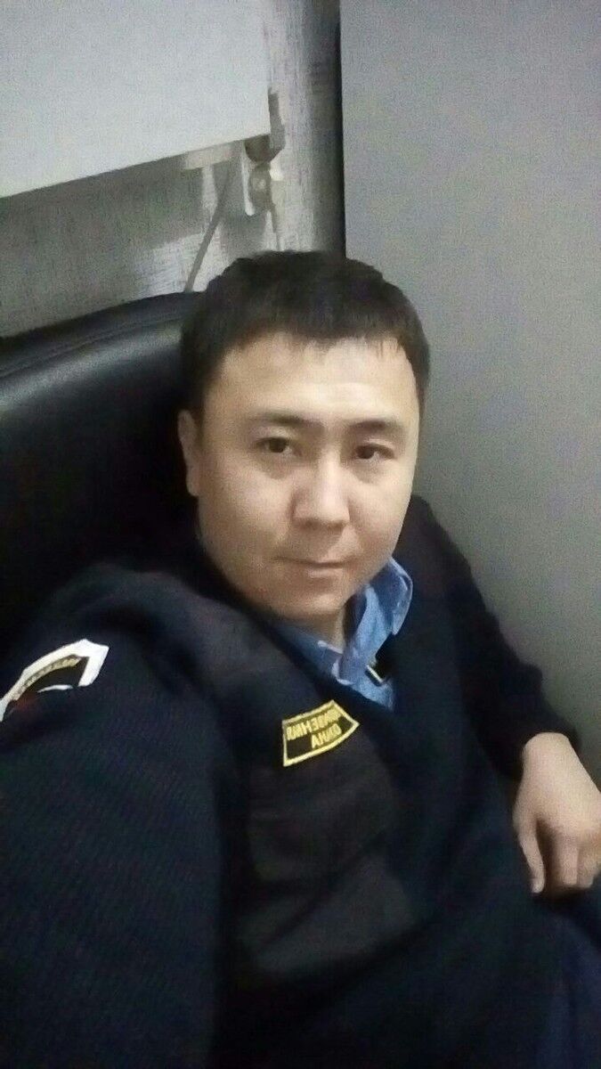  8992538  Dosik, 37 ,    
