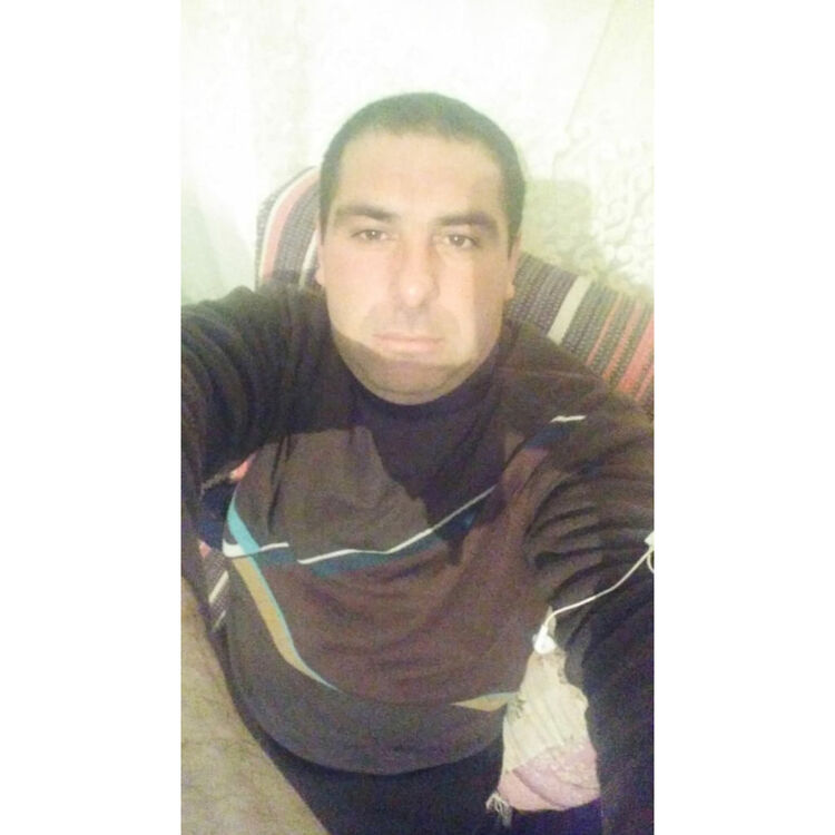  18289228  Emil, 45 ,    