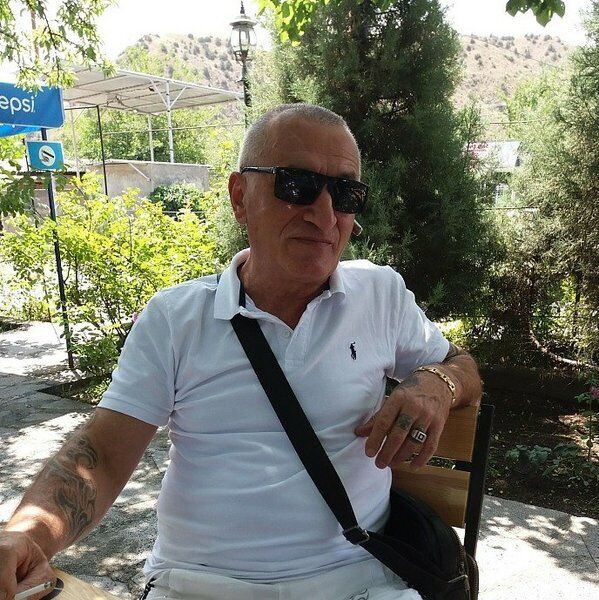  ,   Artur, 54 ,   ,   