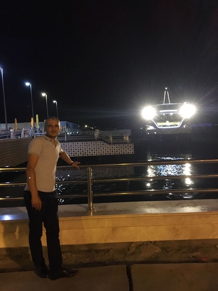  11507228  Ramin, 47 ,    