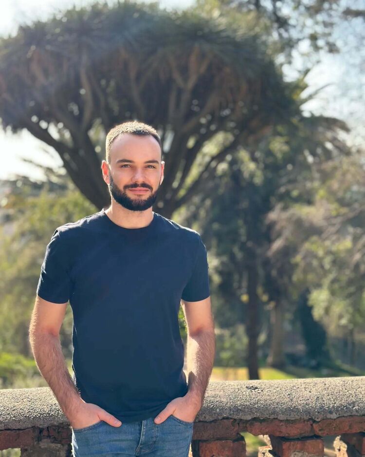  53868318  , 32 ,    -