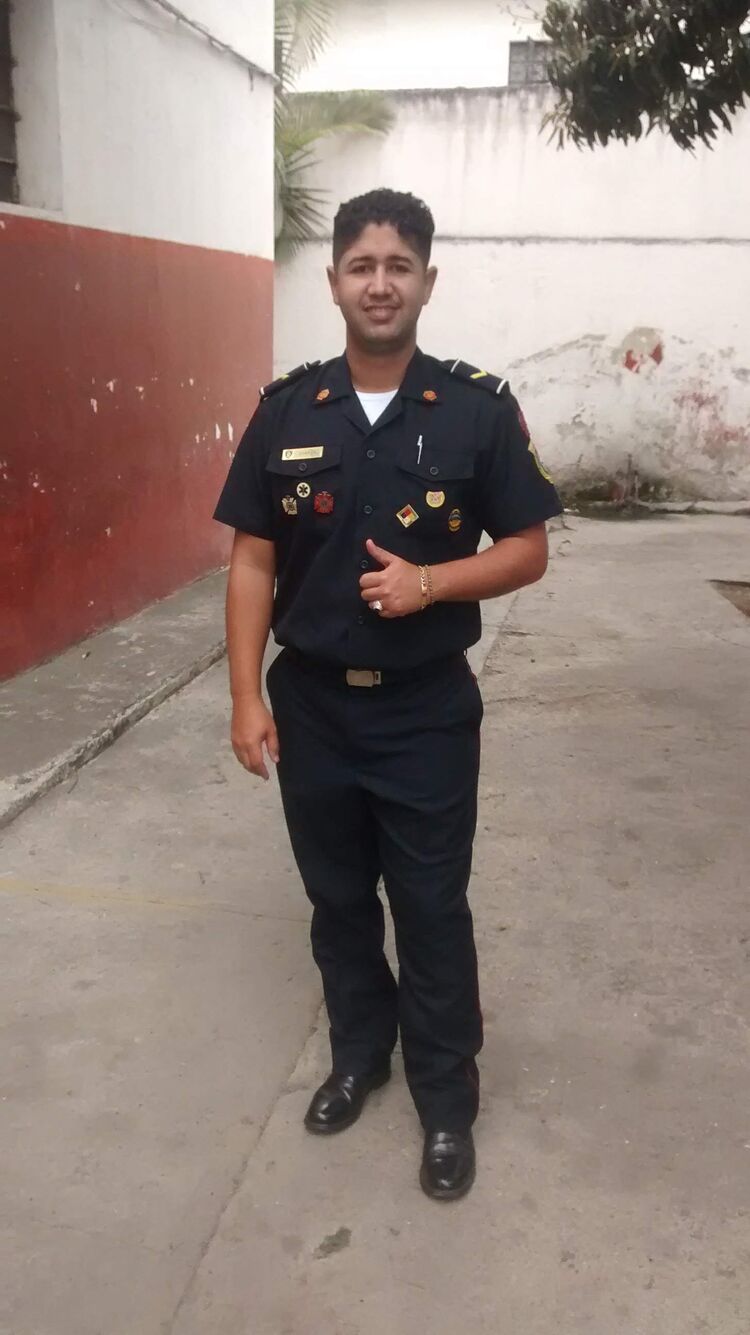  46776558  , 33 ,    