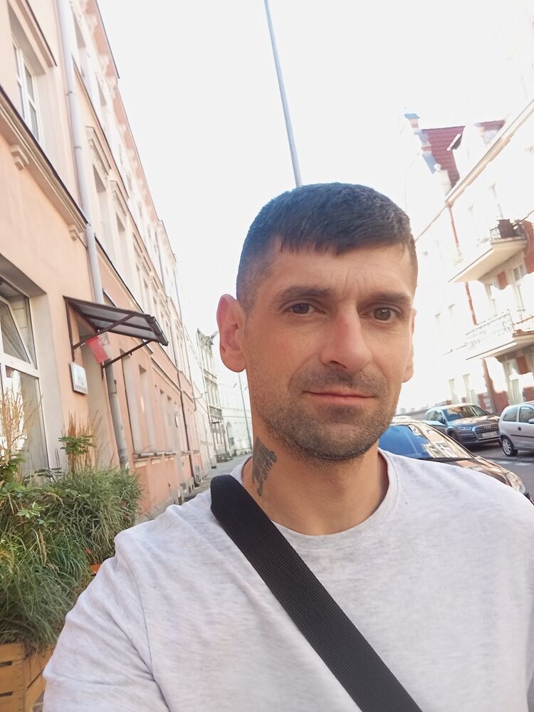  49616708  Taras, 37 ,    