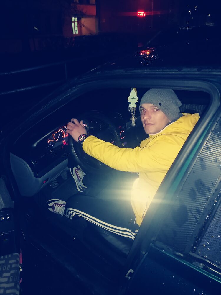  34580318  Anton, 34 ,    