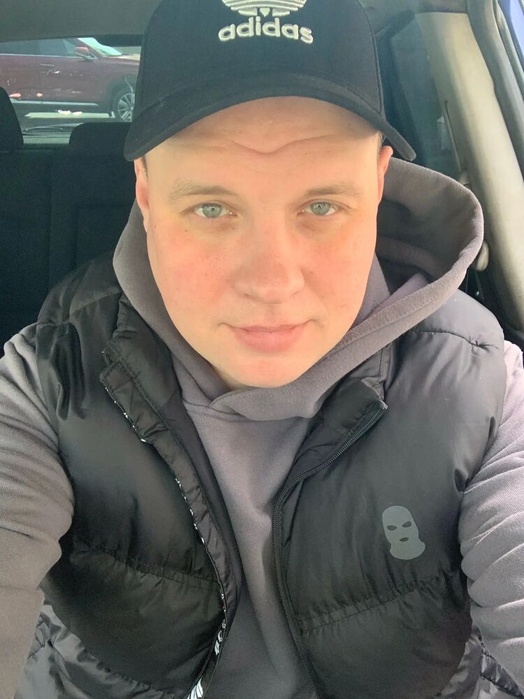  38842458  Stanislav, 32 ,    