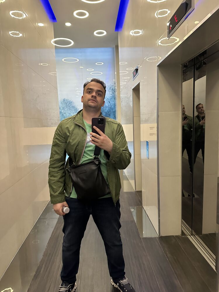  39221218  Emilio, 28 ,    