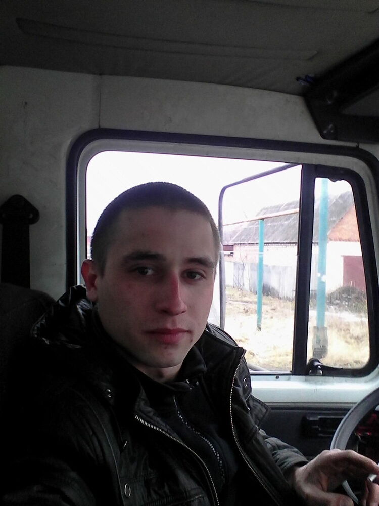  9157668  Igor, 31 ,    