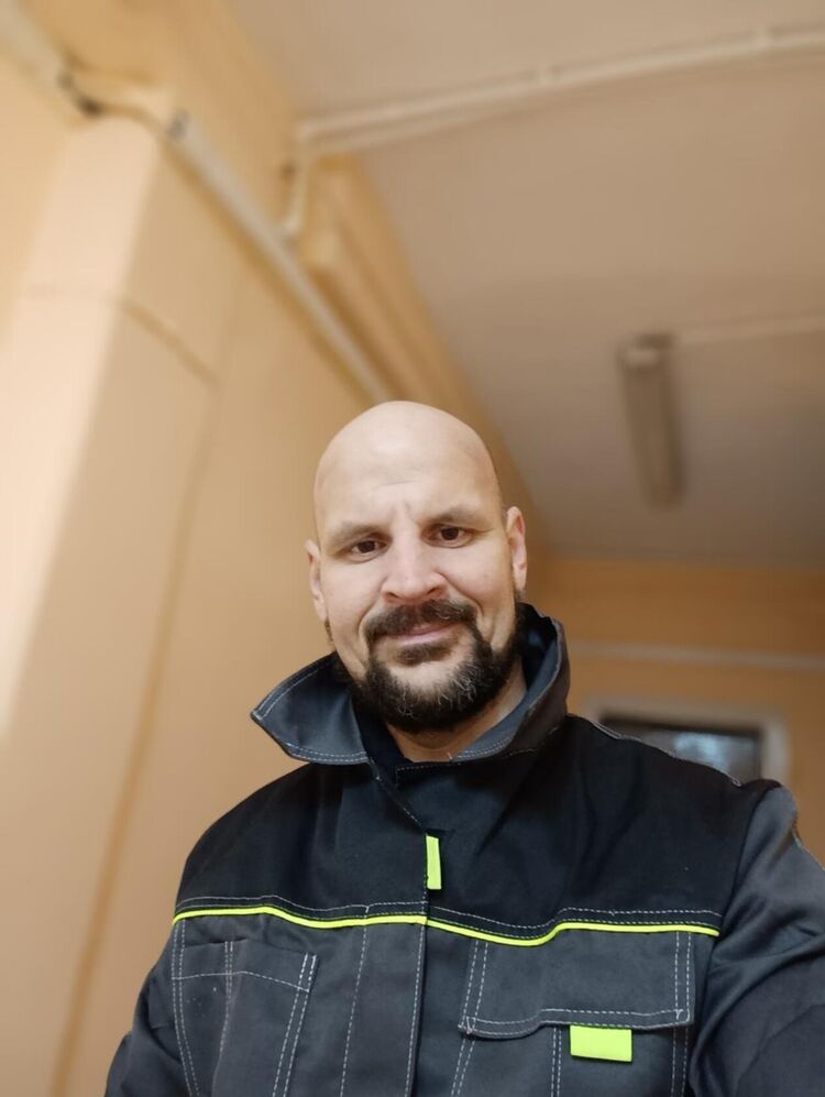  ,   Artur, 41 ,   ,   