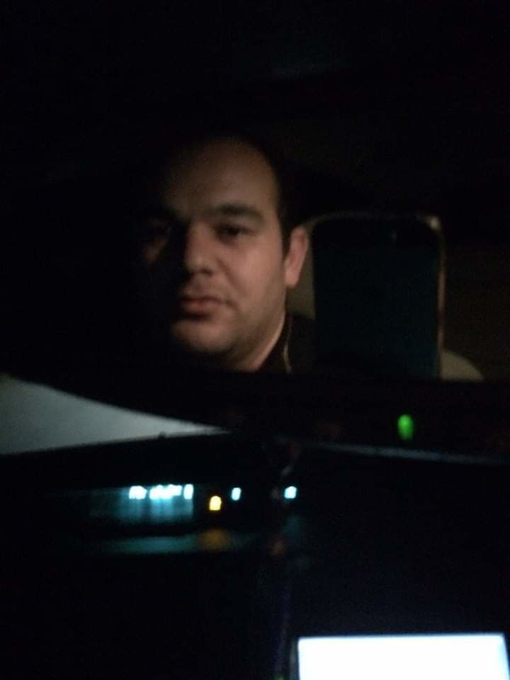  18637408  Ismail, 37 ,    