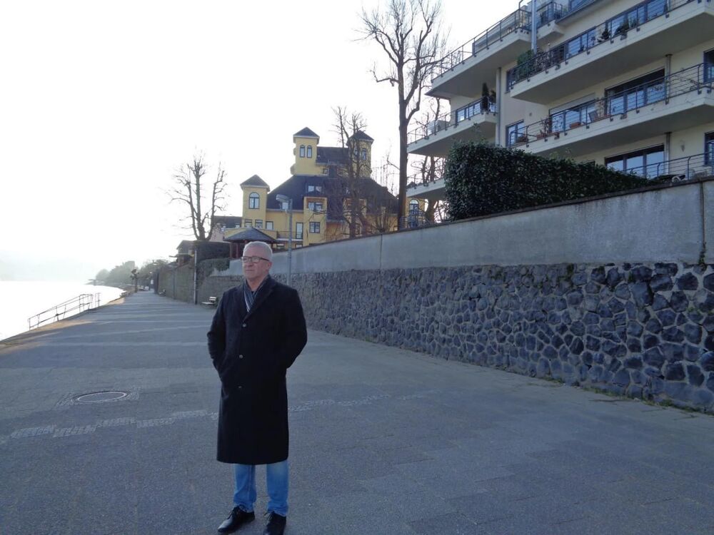  54287088  Charles, 55 ,    -