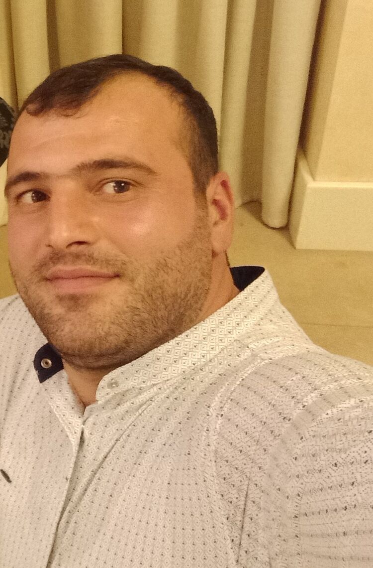  36988818  Emin, 33 ,    