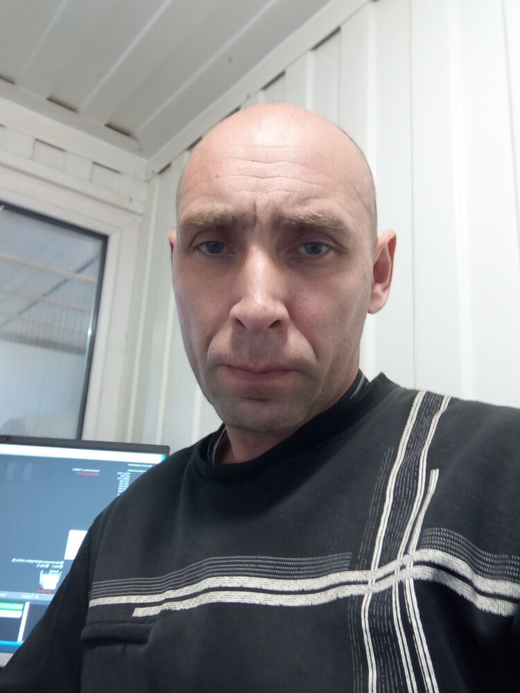  36099778  Konstantin, 47 ,    