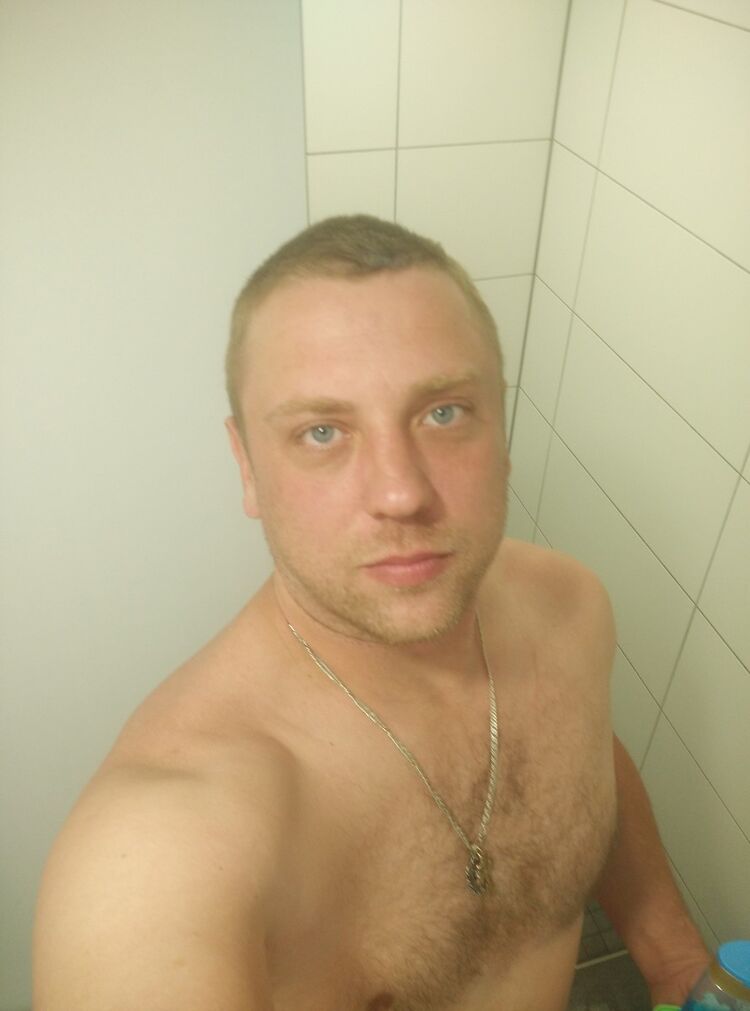  ,   Andrey, 40 ,  