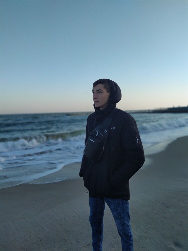  18705678  Ruslan, 24 ,    