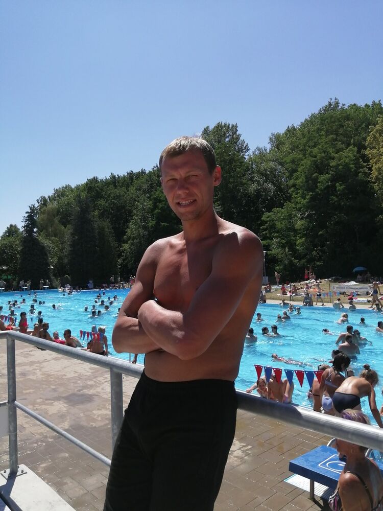  16599718  Denis, 38 ,    Praha