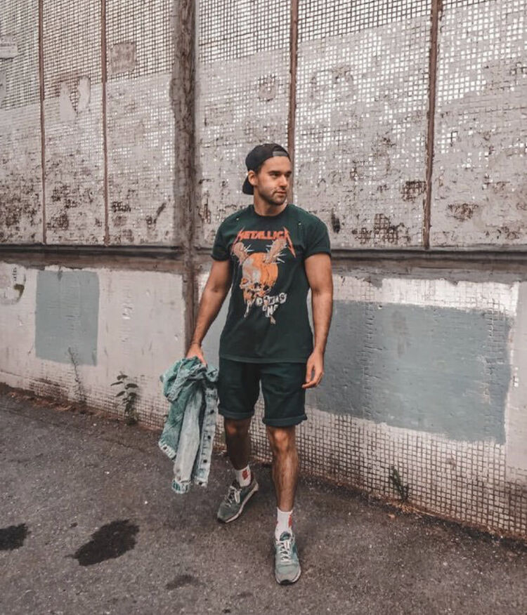  33513758  , 26 ,    -