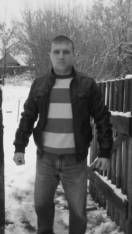  8885328  Sergei, 42 ,    
