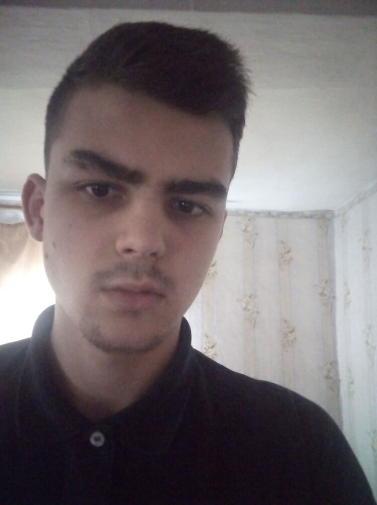  ,   Denis, 24 ,   