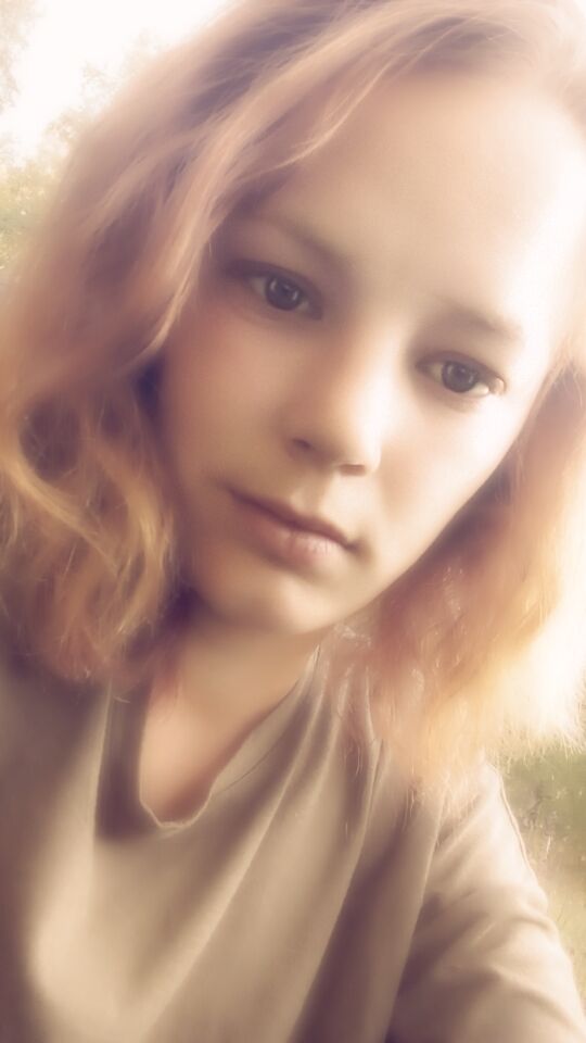  37957618  Alexandra, 22 ,    