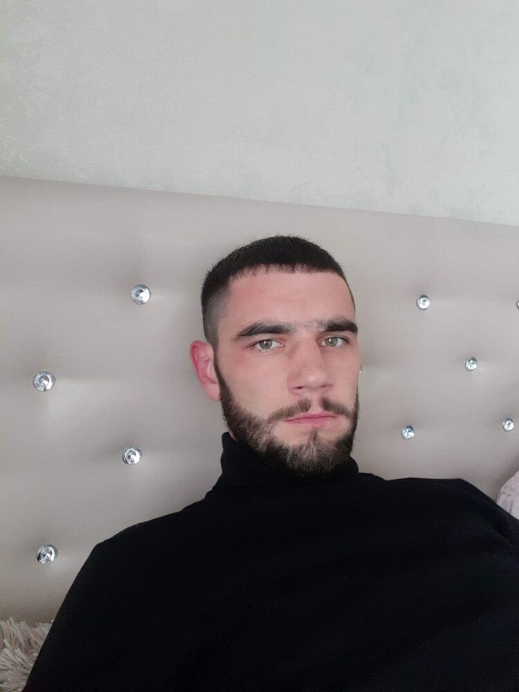  31218558  Roman, 35 ,    