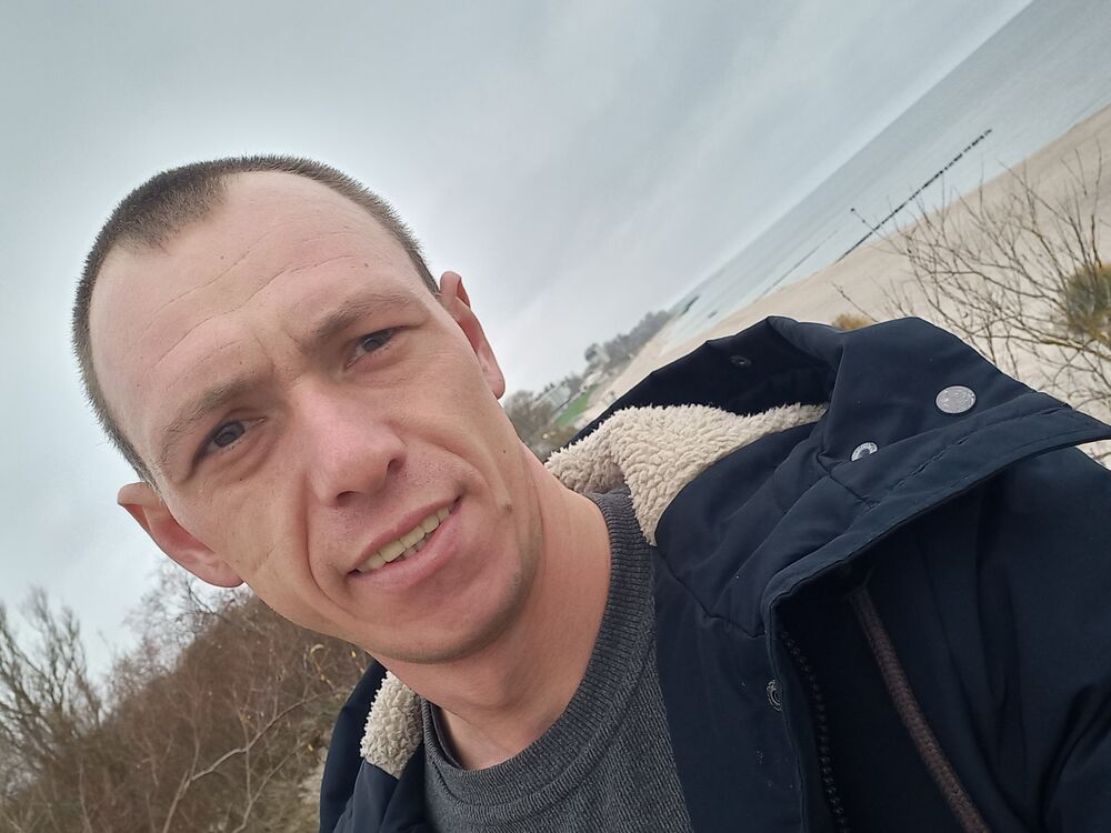  31005818  Valery, 32 ,    