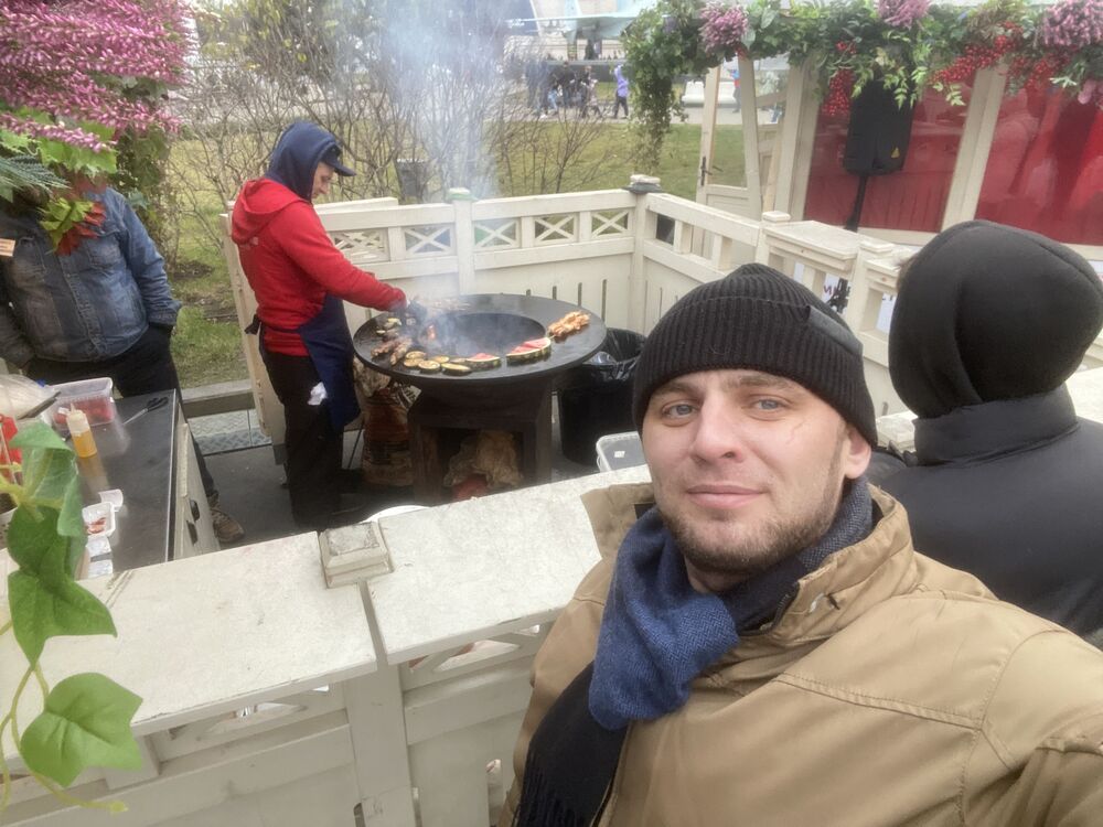  ,   Viktor, 37 ,   ,   , c , 
