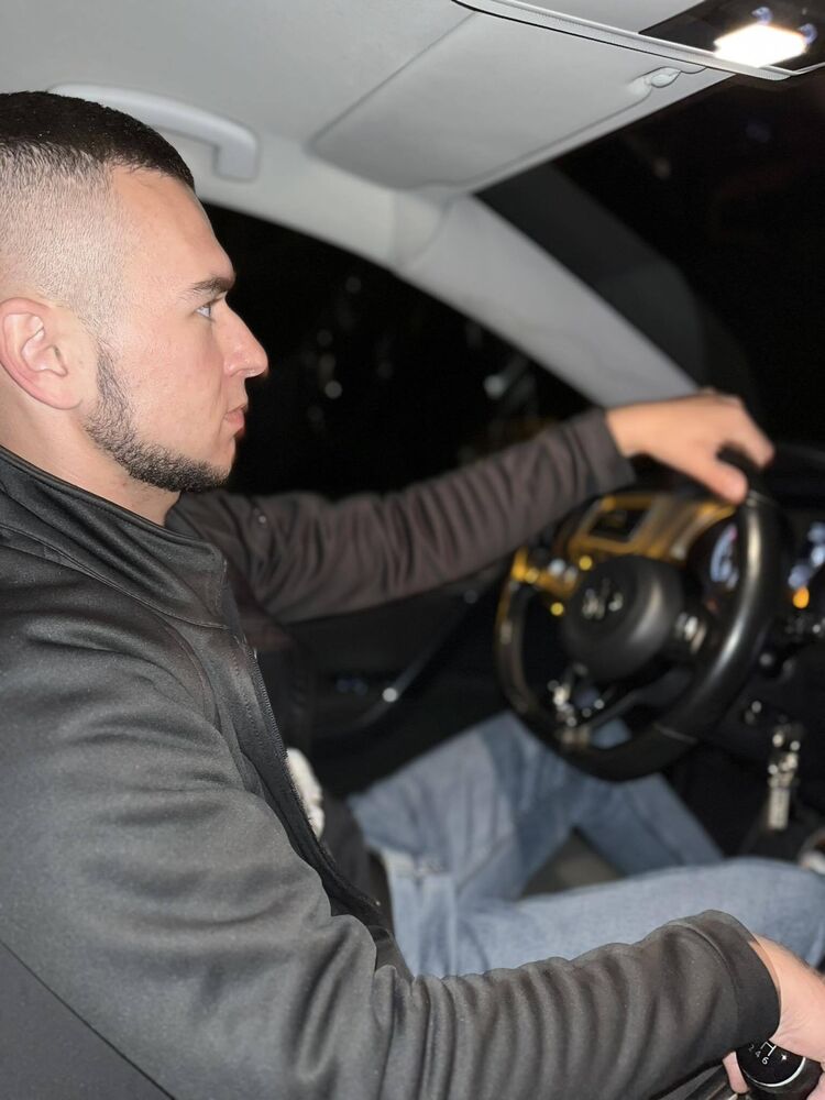  42901218  Alex, 28 ,    