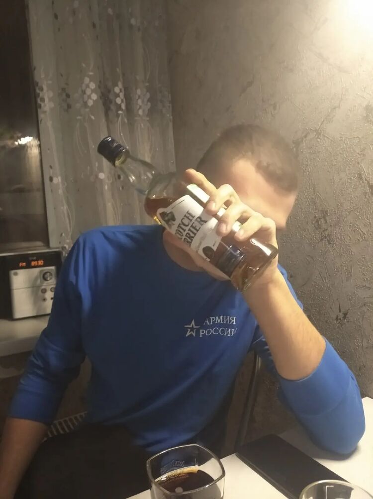  32344268  Vitaly, 25 ,    