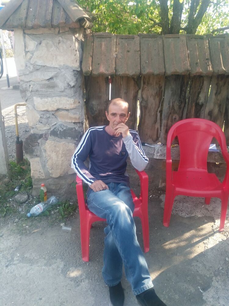  13076918  David, 50 ,    