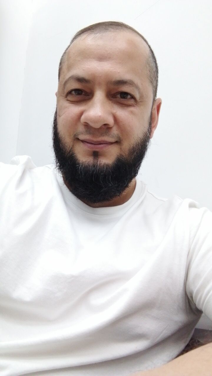  48641398  Fara, 47 ,    