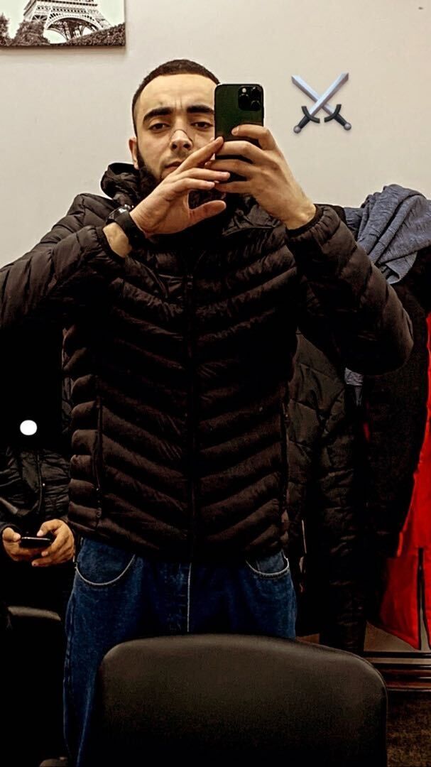  34520118  Amir, 27 ,    