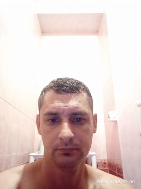  40115378  Ilya, 39 ,    