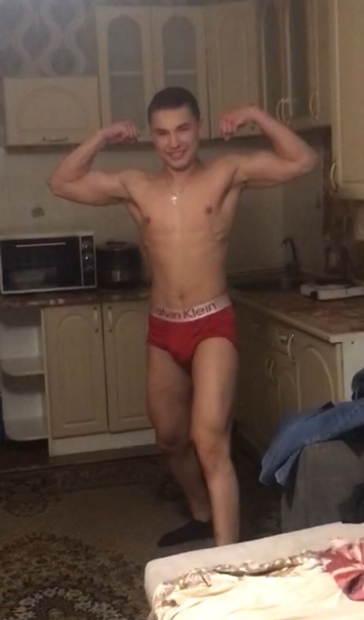  42226378  Vlad, 19 ,    