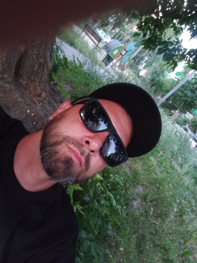 44572928  Anton, 39 ,    