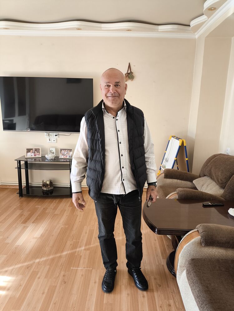  54526308  Gago, 48 ,    