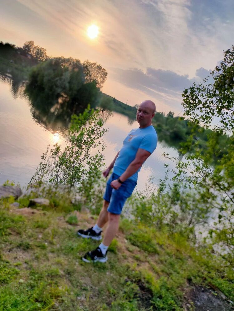  50690248  Pavel, 41 ,    