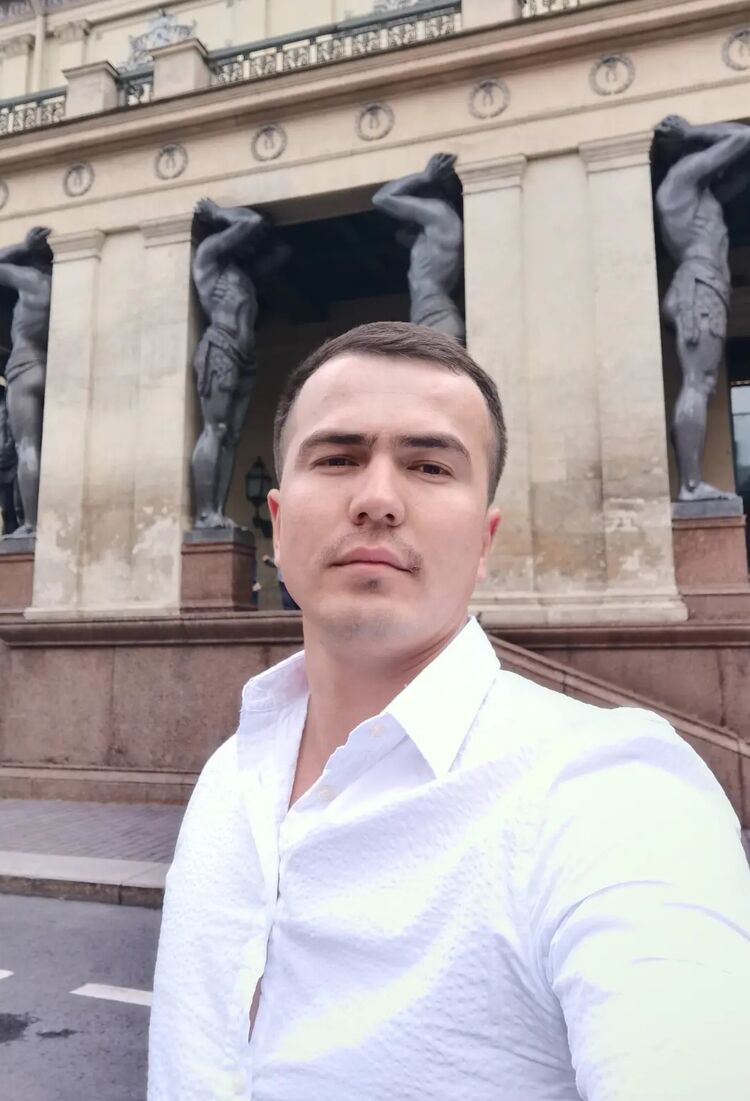  51907448  Sebastian, 29 ,    -