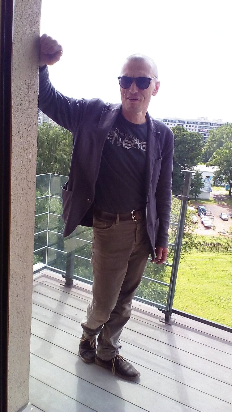  28152418  Petr, 56 ,    -