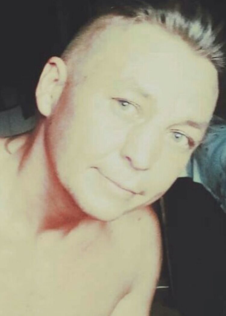  19056828  Ivan, 43 ,    
