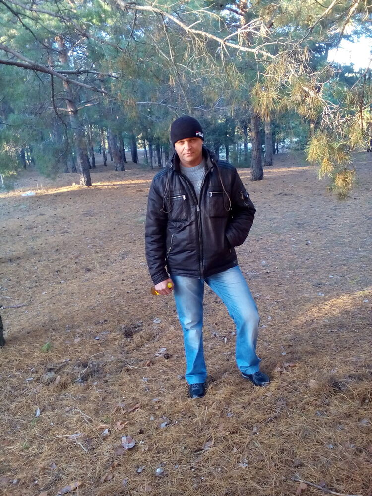  14839348  Viktor, 51 ,    