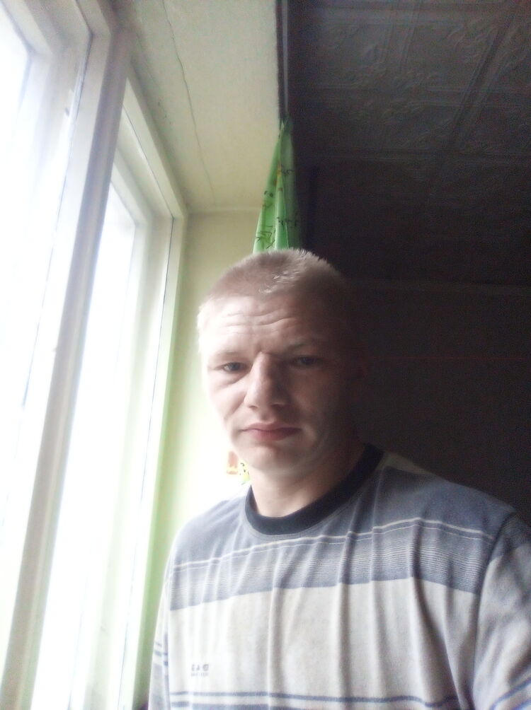  53733018  Pavel, 36 ,    