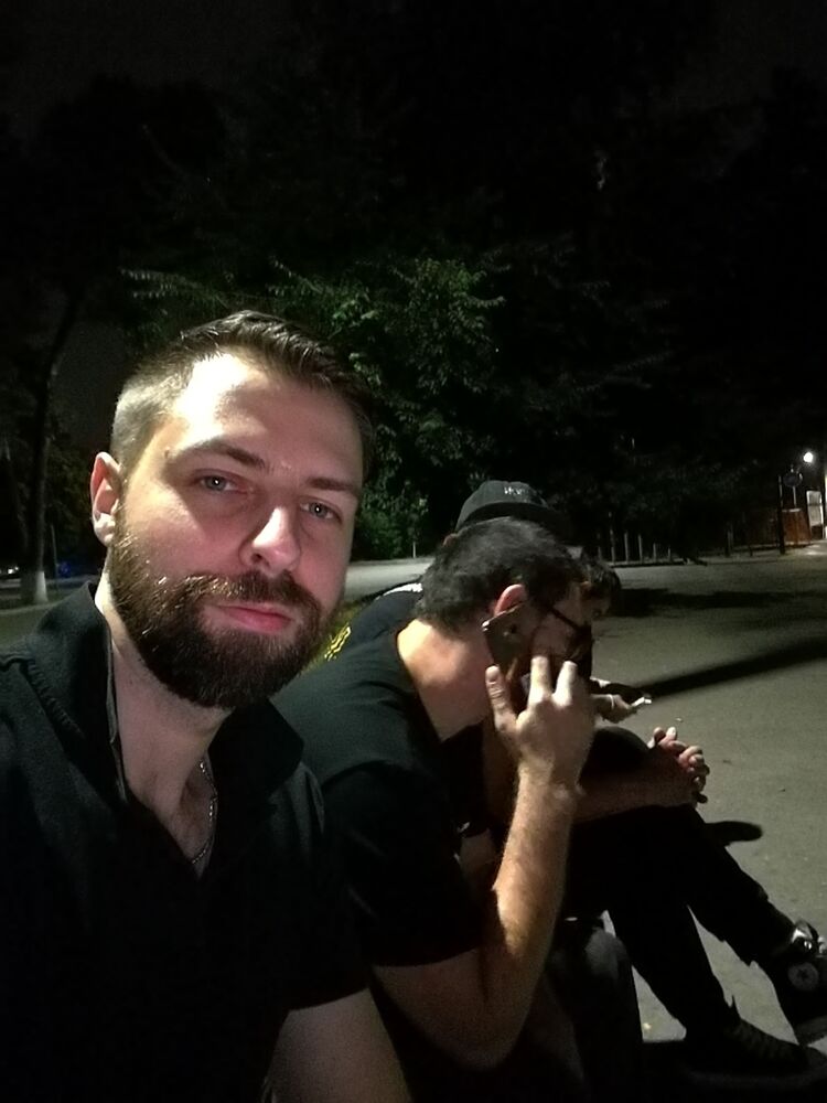  38813318  Roman, 35 ,    --