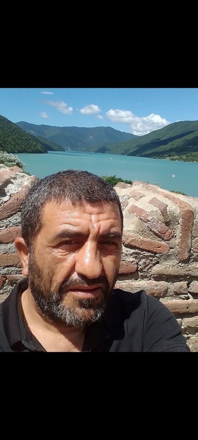  ,   Artur, 46 ,   ,   